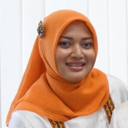 PNS, istri pelatih goal keeper Ari Kurniawan, mami dari Alfarrel, Arshavin and Aisha.. berbudi pekerti luhur, berakhlak mulia dan bercita-cita tinggi..
