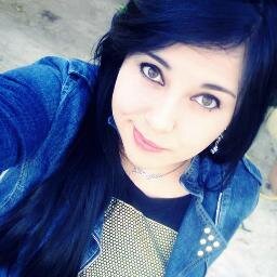 Sorria bonito e deixe os outros quererem descobrir qual é o segredo que faz você rir.