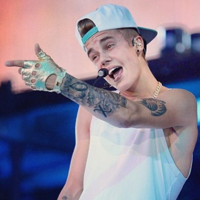 Trato de ser una de las mejores cuentas subiendo fotos de justin de lo que sea para asi den rt o fav