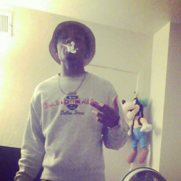 everyday i wake up, bake up, and sit on a cloud SALUTIN at bitch niggahs who aint near mi level......#KASH9 fucc da rest