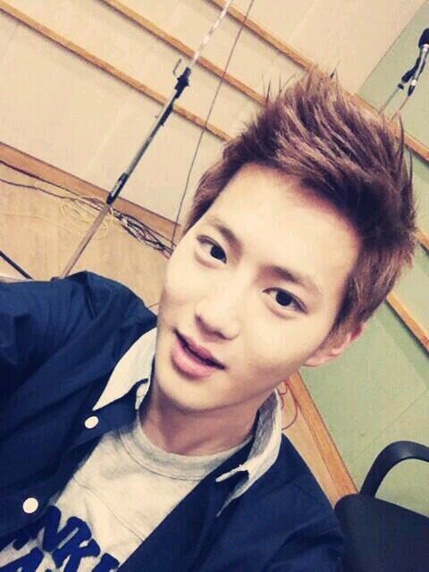 @fakeclsd | Ara's boyfriend katanya