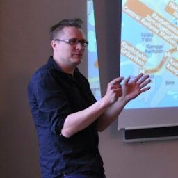 Yleisutelias tutkija, opettaja ja hankeheppu. Jytäjyrsijä. Nelinkertainen faija. Monikielistyvä työelämä. https://t.co/gbDWJnlcn5. Suomen kieli, S2, Helsingin yliopisto.