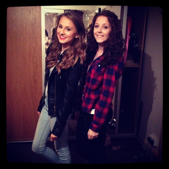 Everyone please go a rape jessie's follow button she is lovely & fun to talk to ;) if you need someone to cheer you up chat this girl love from @naomiputt x x