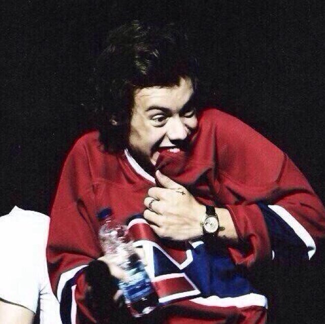 This is a fan page for all directioners:) It is owned by many. If you would like to join, Dm me at @rebeccaf1Dxx or @UKonedXX