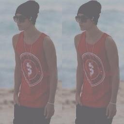 No me sigas, sigue a @JKidrauhl4ever, sigue de vuelta. Te estoy regalando un seguidor. // Follow @JKidrauhl4ever. I'll follow u back.