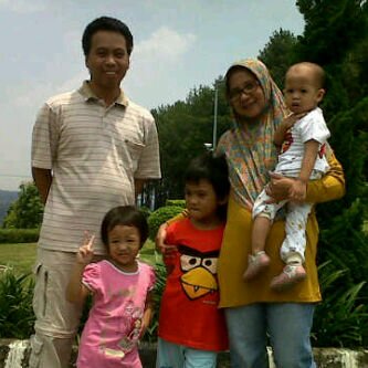 Istrinya @ayahfatihnaura, bunda of 3 kiddos. Fatih, Naura, Naila. Owner @themagitas :D