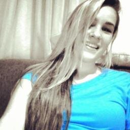 “(…) Porque é mil vezes mais fácil você encontrar alguém que te julgue, do que alguém que sente do seu lado e te diga: “Eu te entendo”.” — Plano de rede.