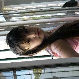 Chica comun que le encanta one direction y selena gomez siganme las selenator y directioners yo los seguire