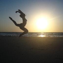 Mamá, Yoga con conciencia. 🧘🏽‍♀️ Bailarina. 💃🏽
Pilates, Gimnasia laboral, comparto lo que voy aprendiendo.