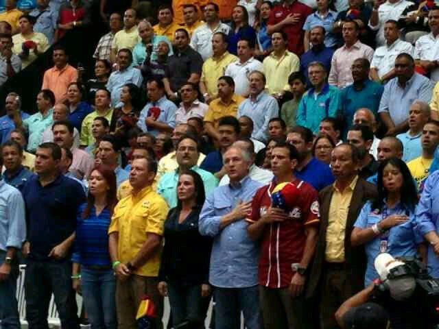 Zulianos con @hcapriles siguenos y te seguimos. Venezuela necesita un cambio #Ya #QueNadaTeDetenga