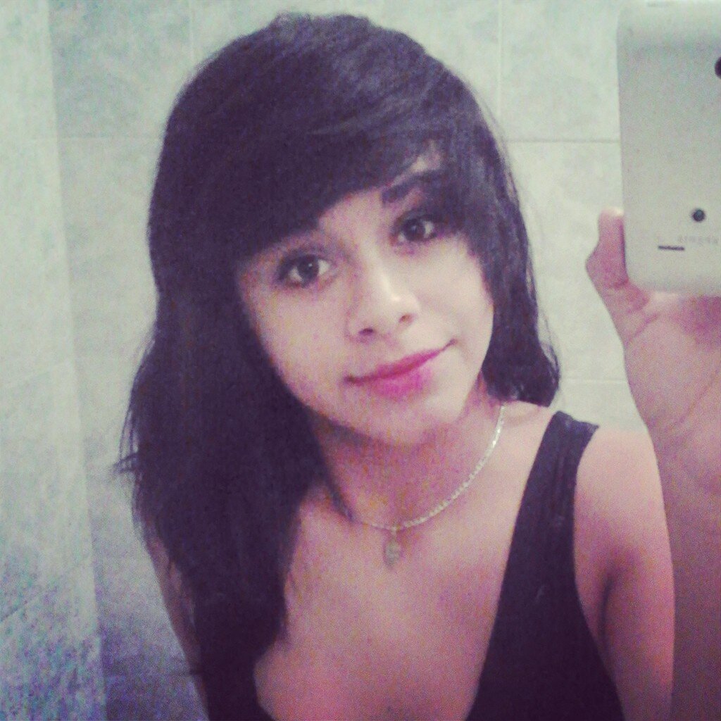 Amo la musica, las fiestas y salir con mis amigas'! :D