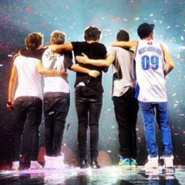 i love one direction with a fucking passion those 5 handsome boys change
my life right around i've been with them since day one and they was there forme