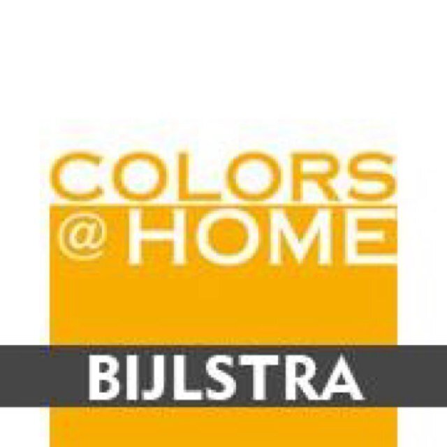 Colors@Home Bijlstra is een familiebedrijf in woninginrichting waar passie, vakkennis, advies, gezelligheid, eerlijkheid voorop staat. Vader van Bodil en Stian.