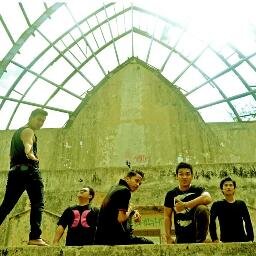 Endless Sacrifice adalah Band Indie semenjak 7-7-2012, Genre Altremo (Alternative Rock Emotion) Vocal@Satria, Gitar @Eka @Aries, Bass @Udic, Drum @Arnawa_Nyabuh