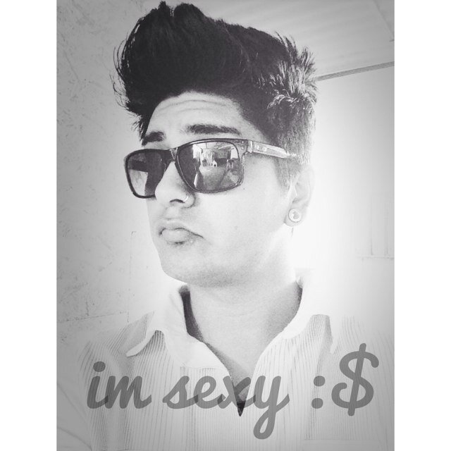 Hola soy de chile tengo 19 años. soy super simpatico y tengo los medios taldos jajajaja pero me encanta hacer reir :)