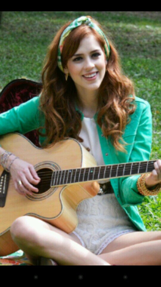 Não existe medo que me faça desistir. @Sophiaabrahao ♥ Ser feliz sem motivo é a mais autêntica forma de felicidade. ( Ex: @Sophiamylive_ )
