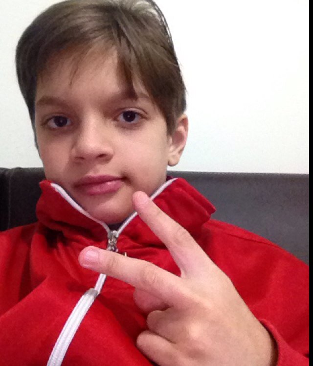 amo futebol ,sou muito feliz ,brincalhão