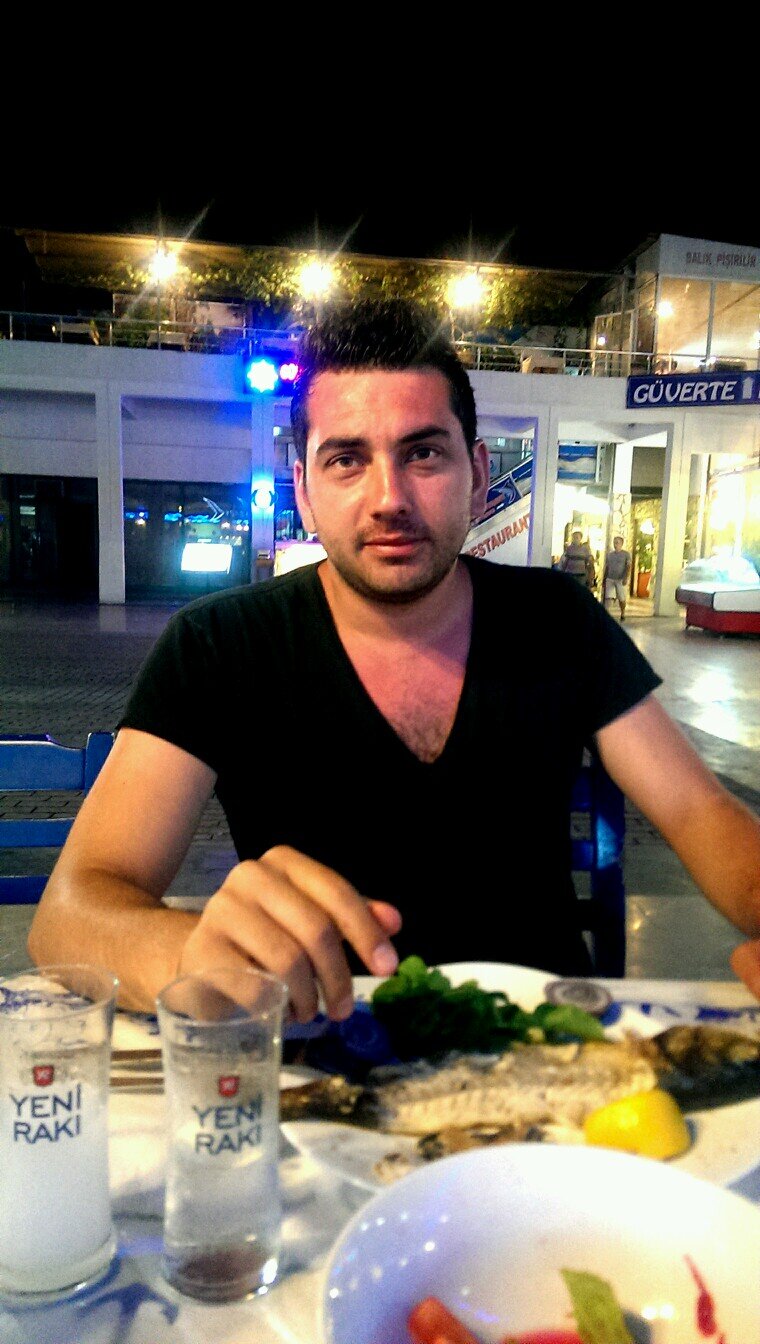 dincerozil's profile picture. 