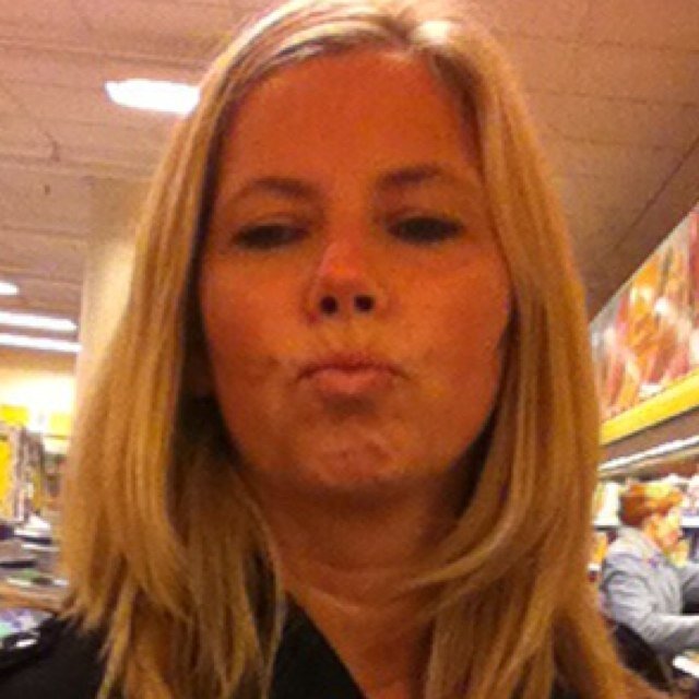 Yvonne15852402's profile picture. 