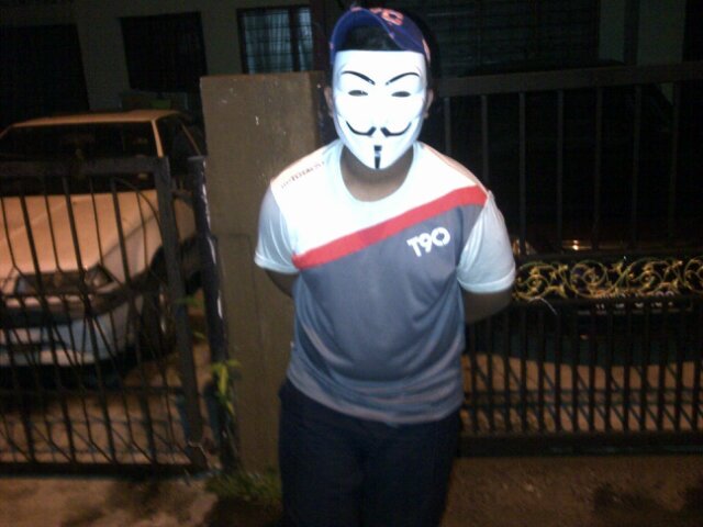 Hye....i'm FARID AMIN if u want to  know me add my BBpin   2A64B384 ☺ if u folow me I promise I wilL folow back :')™ I'm Handsome and single :*