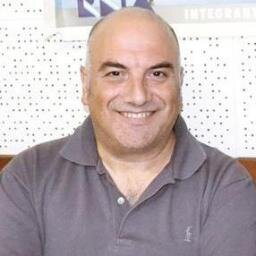 Periodista de @laradiopublica. Conductor de El Record, de lunes a viernes de 14 a 16 Hs. por AM 560 Radio Nacional.