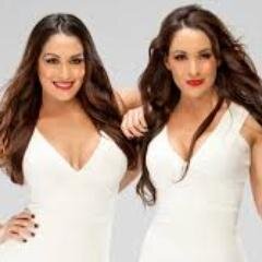 1 of the trillion that love the bella twins $_$ #BellaArmyForEver love Nicole and Brianna Garcia @nicoleandbrie @natalieevamarie #allredeverything
