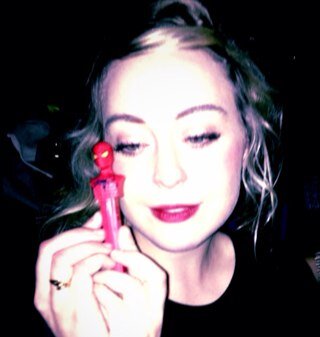 Admirer of Japanese fairytales and red lipstick