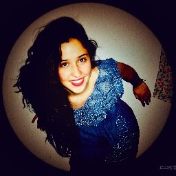 95.Nadie es tan pobre que no pueda regalar una sonrisa ni tan rico que no la necesite :)