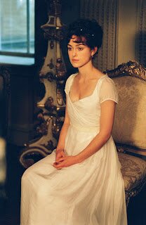 Segunda mayor de las Bennet, amante de la lectura y los paseos largos, algo romántica y soñadora pero siempre sensata #JaneAustenFakes