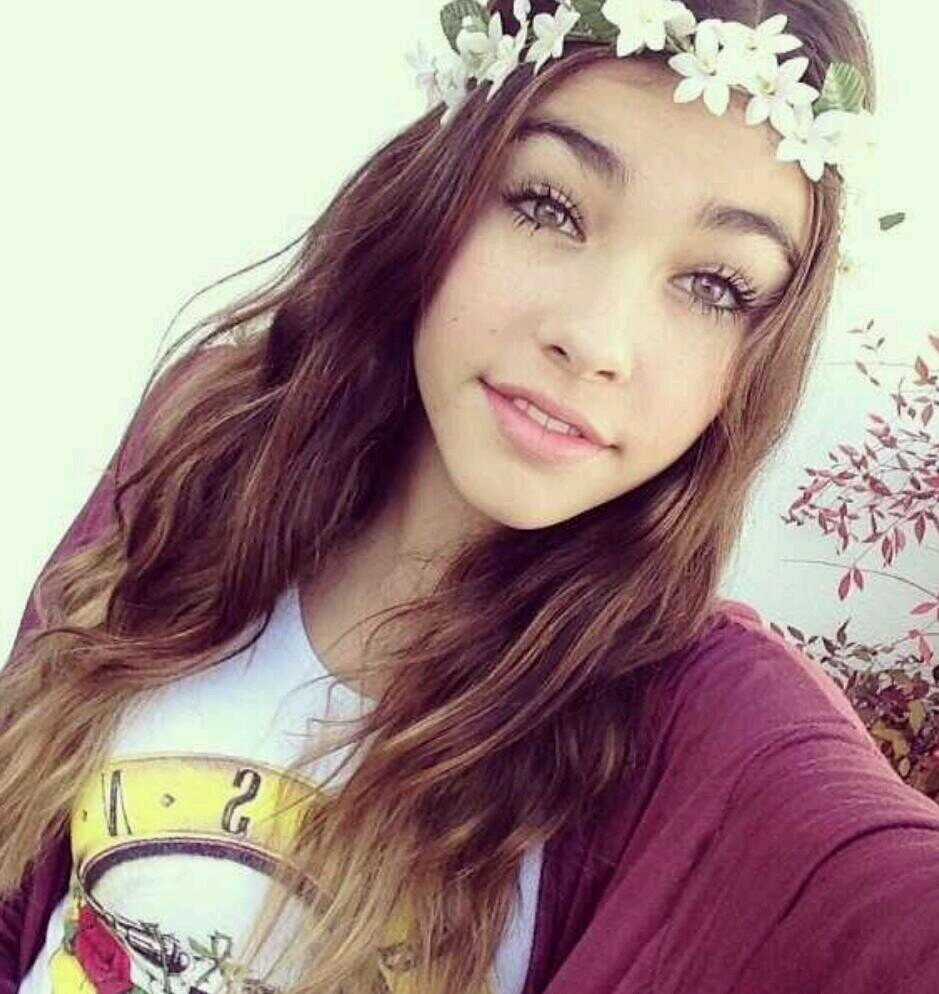 My names Madison. I'm the long lost little sister of Isaac. I'm new in town ||16,TW, RP|| Taken by the handsome @IdioticLycan