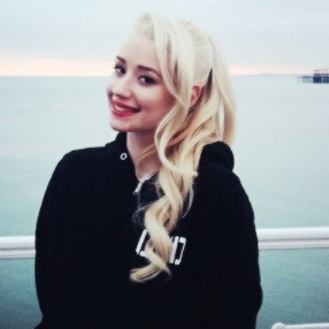 emotiozouis's profile picture. follow @arctichazza if you like