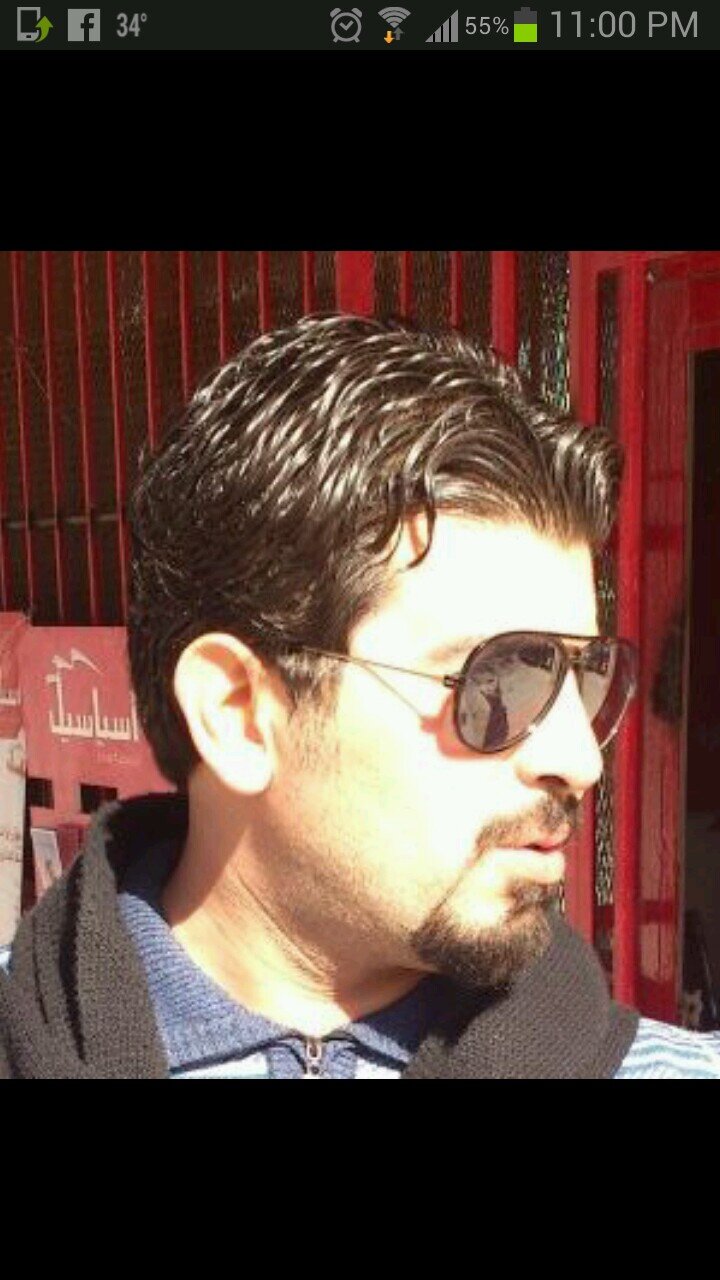 موظف شركة اﻻتصاﻻت
