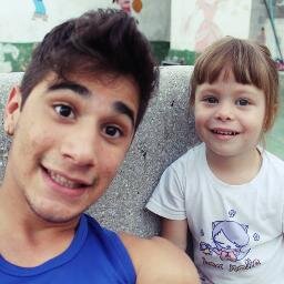 19 anos ,Bruninha o pai te ama pequena ♥ , skatista ,divertido , simpatico,Namorando e fiel te amo @Laarasantos  minha pequena  ♥