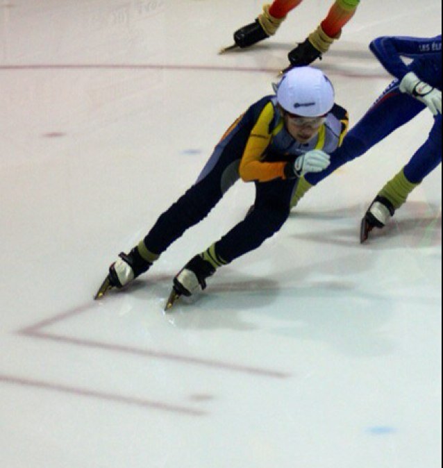 Salut je fais du patin de vitesse je vais au club de pointe aux trembles et je suis quebecois.