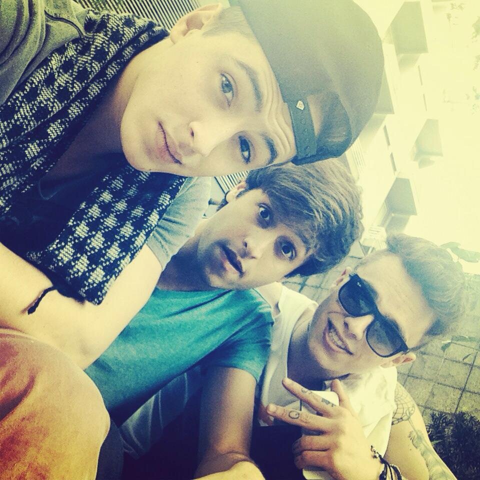 FLYperfeitos's profile picture. Fly nossa vida,tão lindos,tão perfeitos ! Só por esta banda existir e fazer parte do nosso dia-a-dia esta vida já valeu a pena!