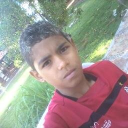 sou humilde,alegre, ciumento irritante, carente, chato                                                                                   eu!!  teresina