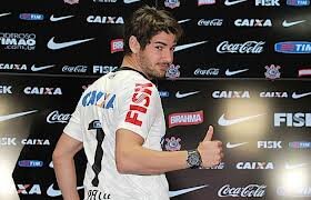 amo futebol.