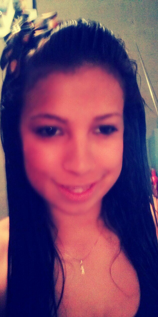Leonina, 15 anos. ciumenta, boba, morena loira .  $: e aquela que pode.ti levar aos céus ;$