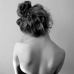 Creamed colored ponies and crisp apple strudels, Wild geese that fly with the moon on their wings|| je t'aime