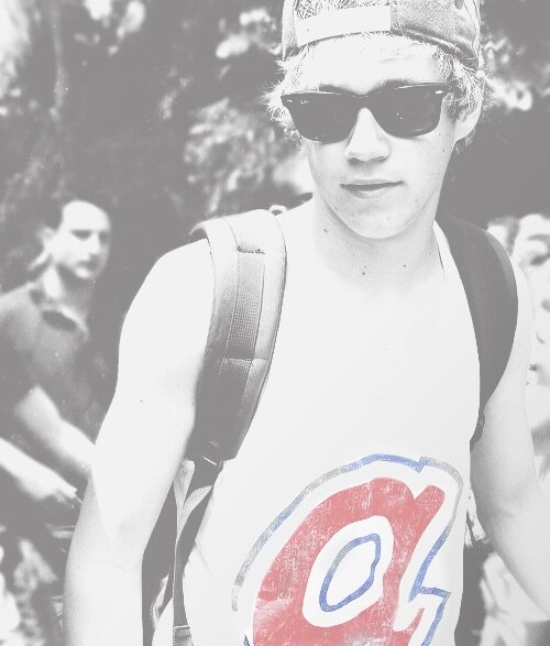 FREE FOLLOW @calum_horanx OR UNFOLLOW, SHE FOLLOWS BACK (ASK)
