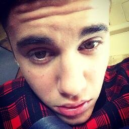 Um motivo para sorrir ..@Justinbieber ..... Meu outro fc @DiamantedoJus sigo todos de volta !