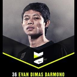 Surabaya, 13 Maret 1995         kapten timnas u-19