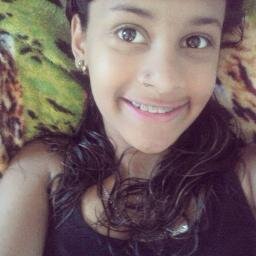 Não me alimento de 'quases', não me contento com a metade! Nunca serei sua meio amiga, ou seu meio amor . É tudo ou nada! :*