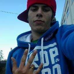 Os pés que nao caminham firme criam raizes .