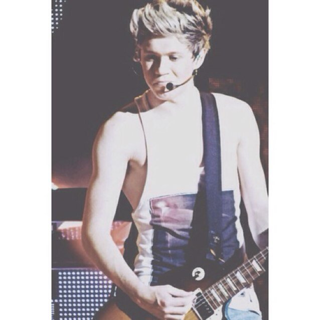 Hey guys i just gave you a free follow. Pls follow @fallingniam im trying to reach my goal. k well stay fab guys ily