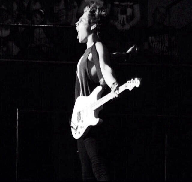 just remember luke loves you so much & he cares about you i promise he does okay☺ [@xoemilyjohnson]