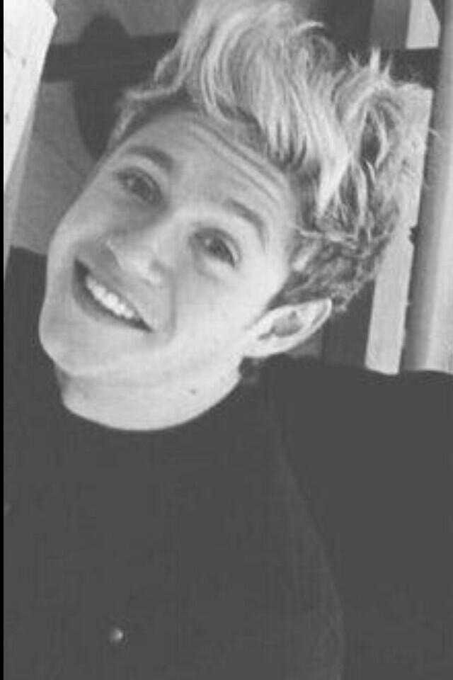 Hiii, If you can please follow @SlayingNarry she really wants to reach her goal of 1k !!! Thanks a ton & I love you xx.