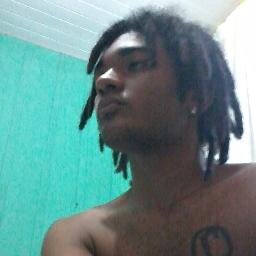 20 anos, músico saxofonista, as vezes lutador de muay thai. Corinthiano maloqueiro sofredor graças a Deus!!