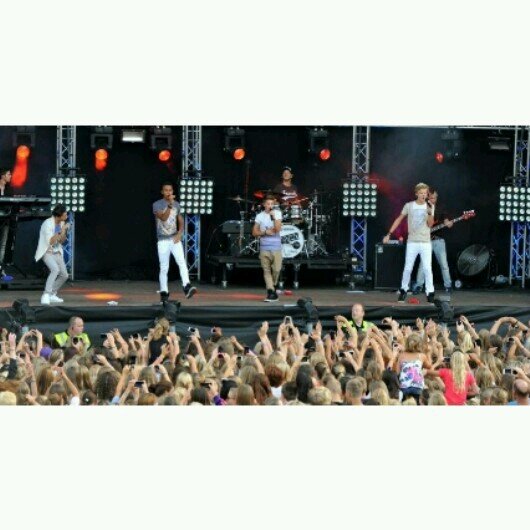 We (ll') @TweetMainStreet ♥ since 12'11'12 (ll') promoot= altijd back ♥ BEHEERDER; @IAM_FEMKE ♥MainStreet followed since 2'12'12