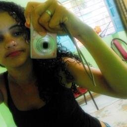 “O caminho é este, tem pedra, tem sol,tem bandido, mocinho,tem você amando, tem você sozinho,é só escolher, ou vai, ou fica. Fui.”